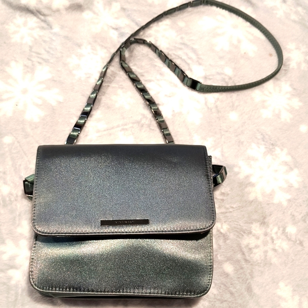 Nine West Green Satin crossbody, NWOT, double zip pocket w/5 card slots, 2 zips